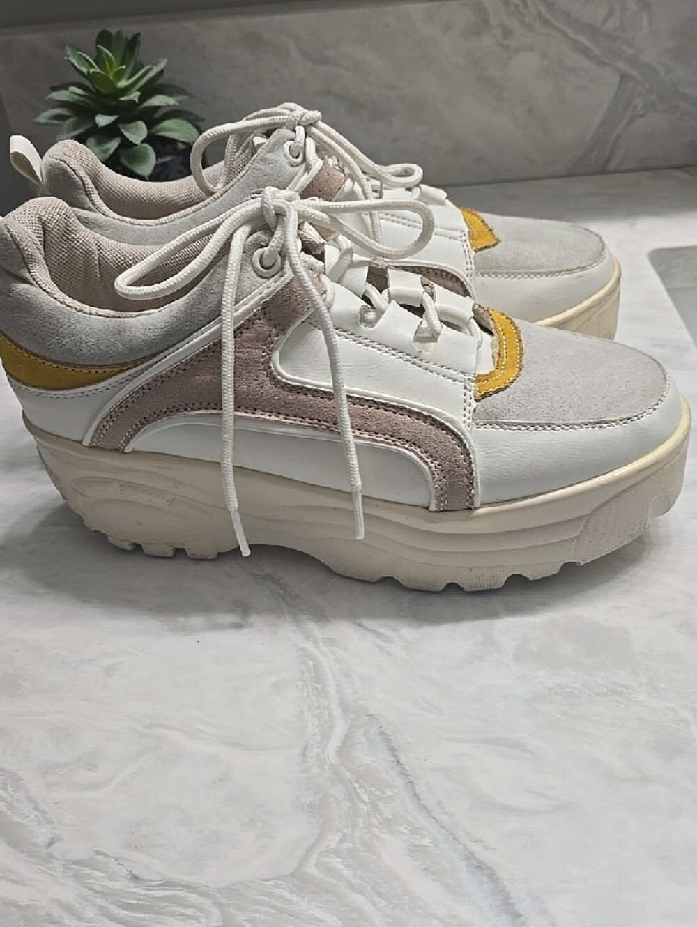 Madden Girl Chunky Platform Sneaker White Greay & Mustard Accent Size 7.5